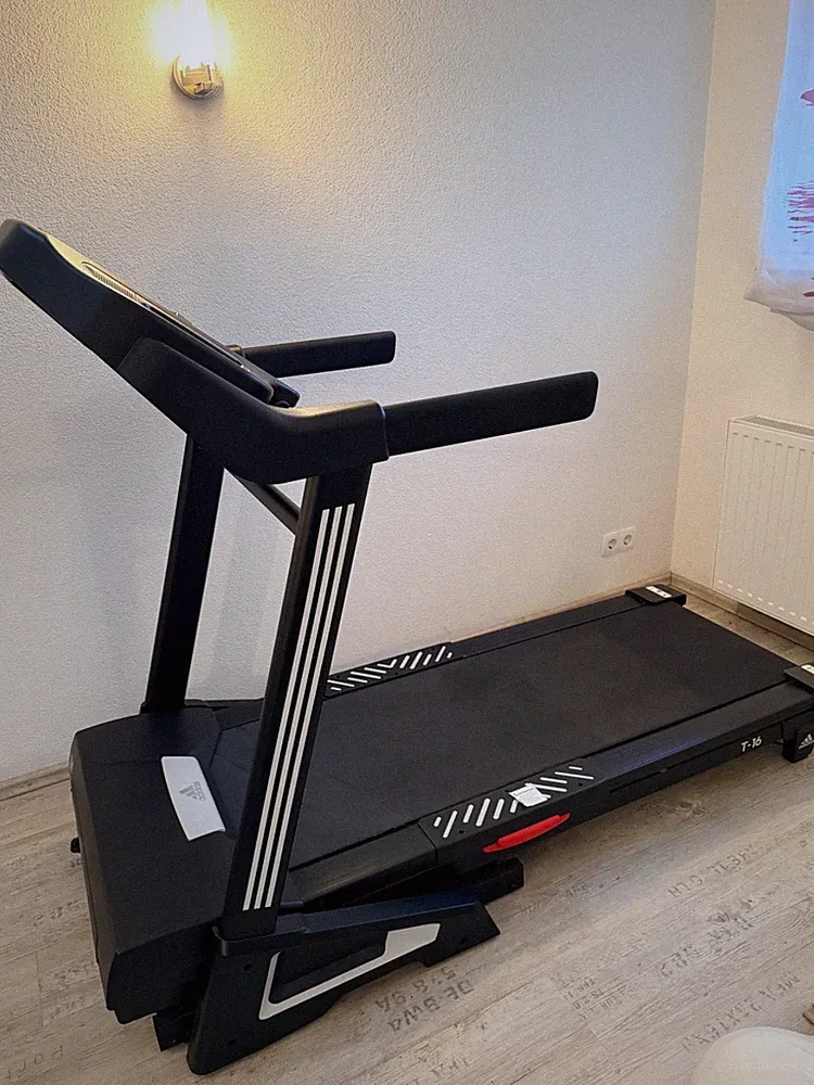 Verkaufe Laufband von Adidas T-16 Readmill