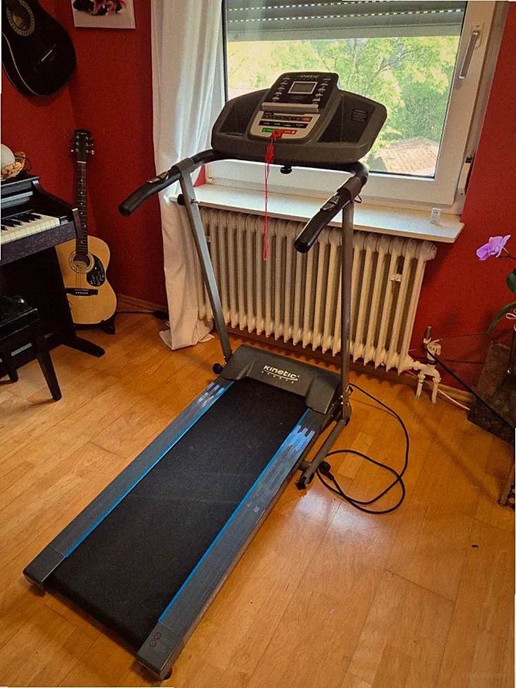 Verkaufen gebrauchtes aber absolut neuwertiges Laufband für zuhause von KINETIC